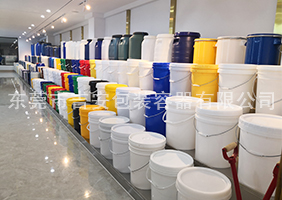 www屄艹屄吉安容器一楼涂料桶、机油桶展区